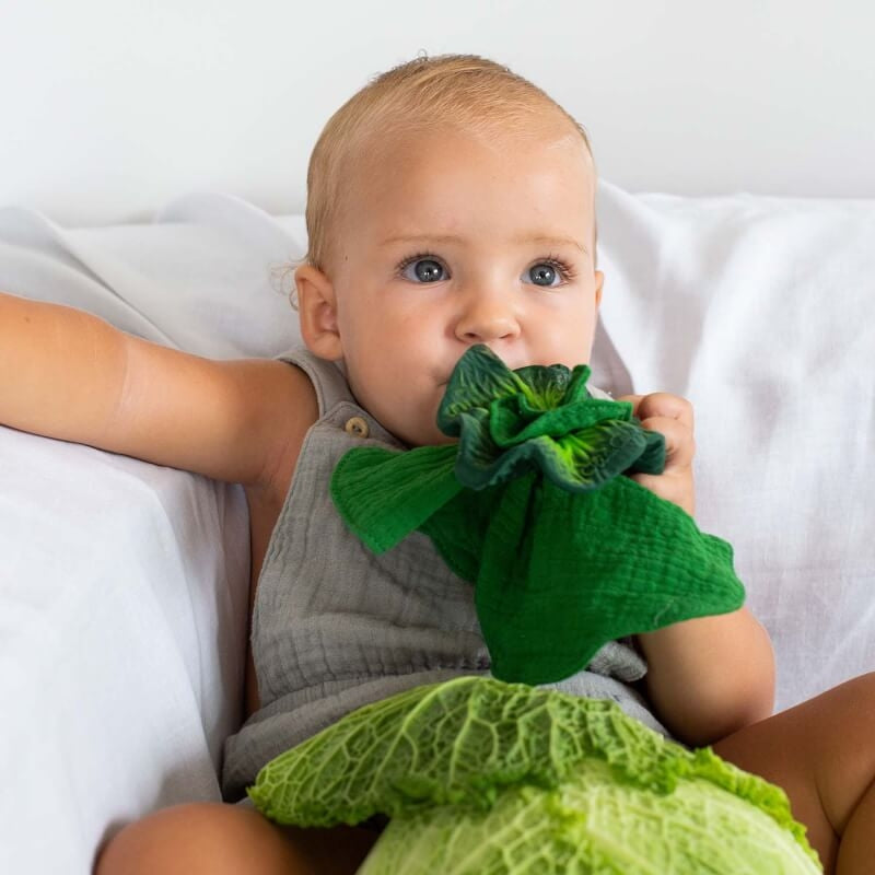 Oli&Carol 2-in-1 Teether & Muslin - Kendall the Kale