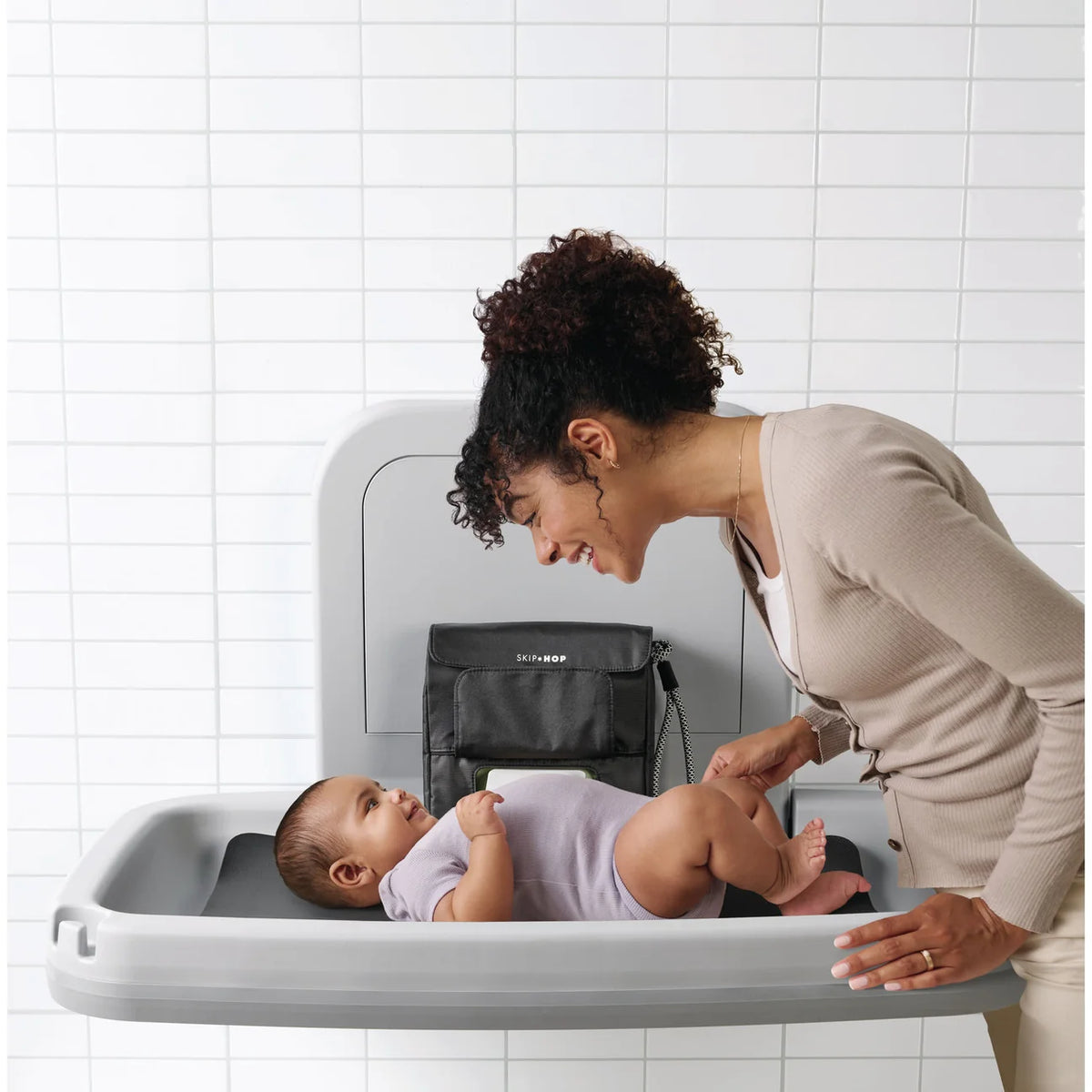 Skip Hop Clean Slate Changing Station - Black