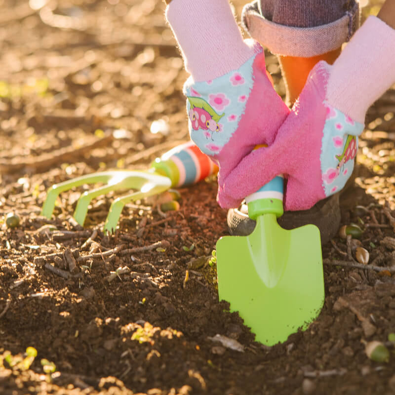 Melissa & Doug Giddy Buggy Cultivator & Trowel Set