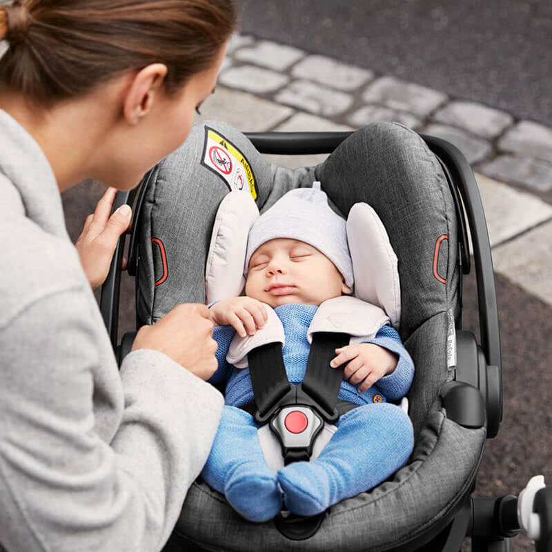 Stokke® iZi Go Modular™ X1 by BeSafe® 汽車座椅 - 黑色
