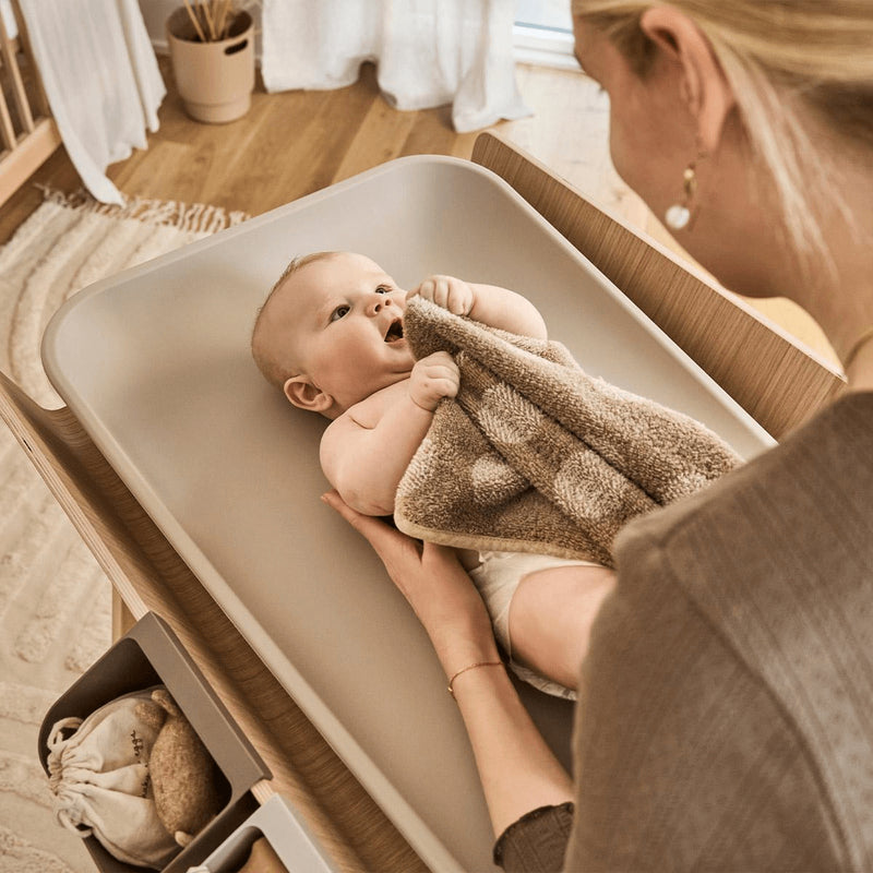 Leander Linea™ Changing Table with Foam Cushion