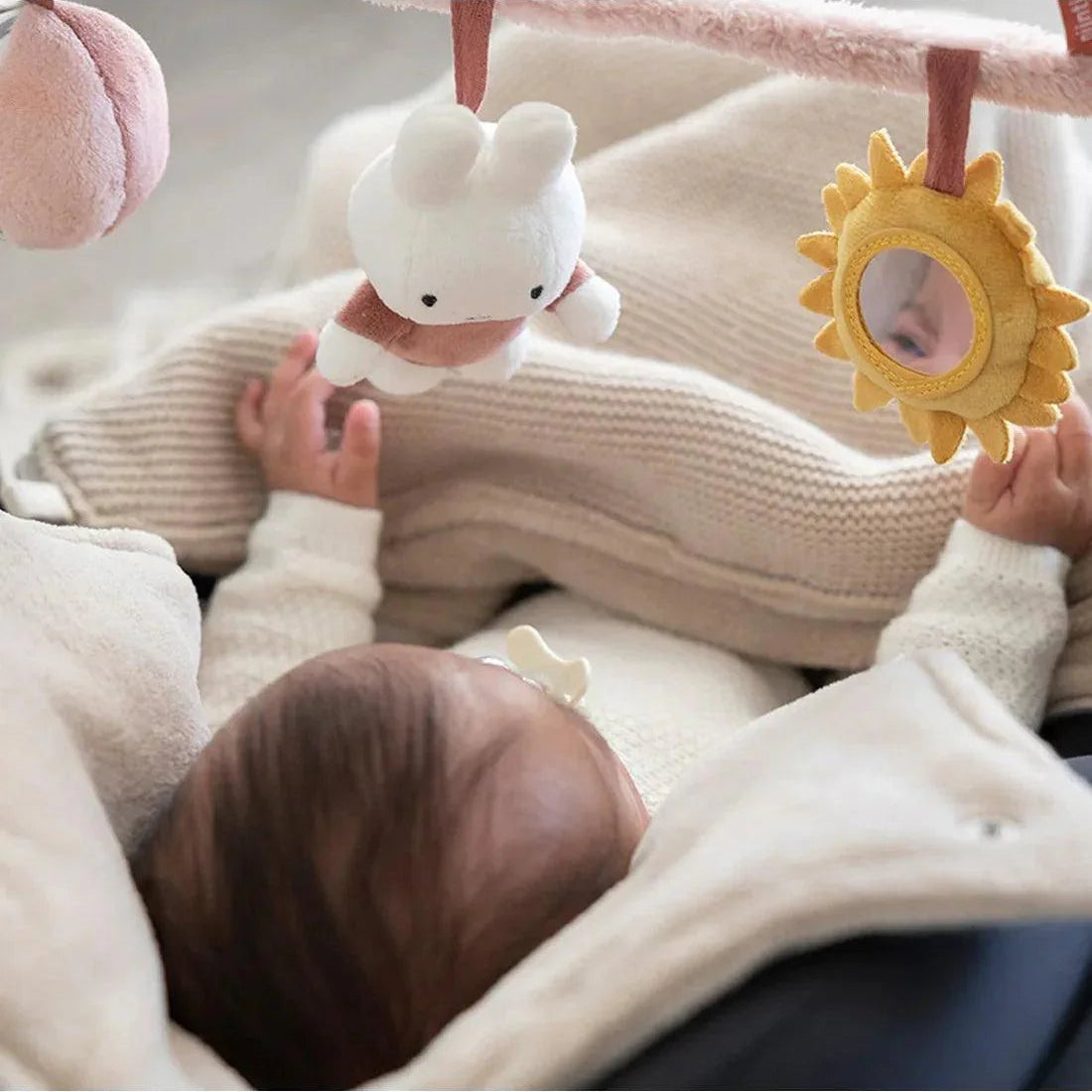 Tiamo Miffy Car seat toy Fluffy pink