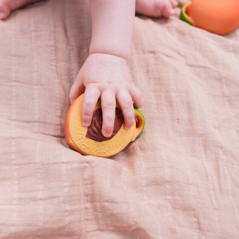 Oli&Carol Teether & Bath Toy - Fruits & Veggies - Palm Peach
