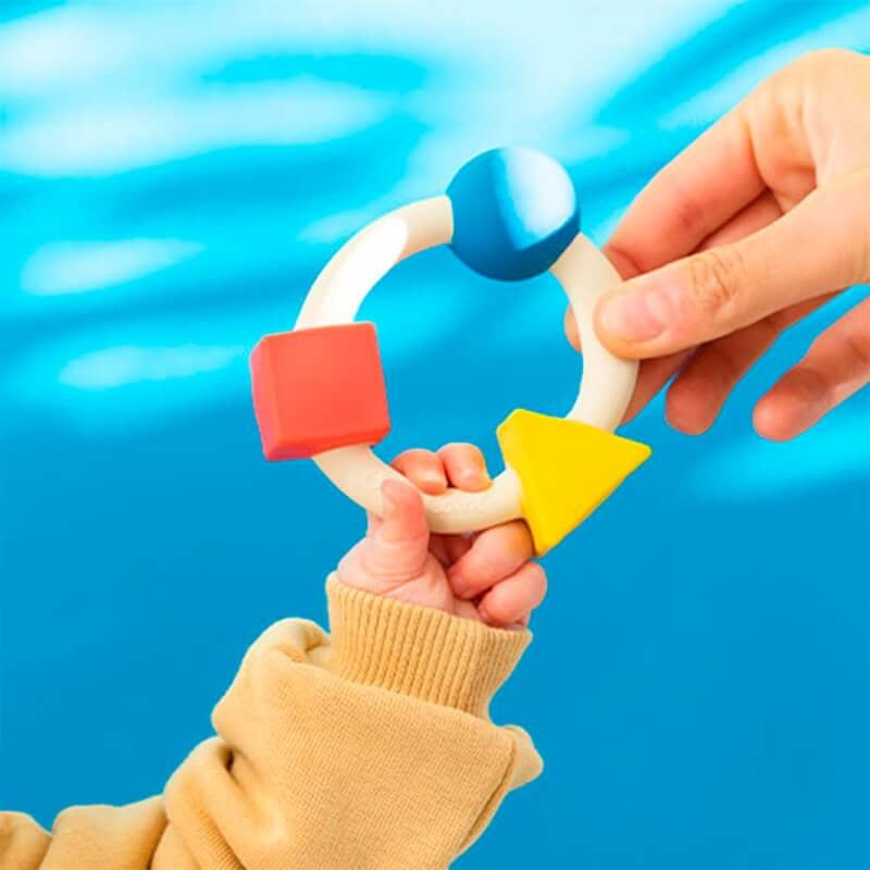 Oli&Carol Teether & Bath Toy - Bauhaus Movement Teething Ring