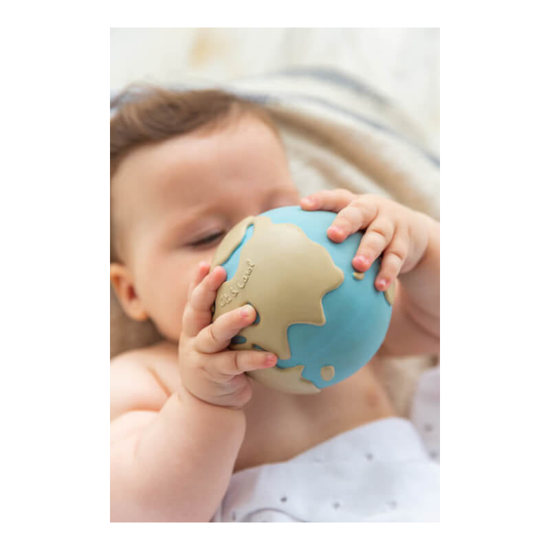 Oli&Carol Teether & Bath Toy - Earthy the World Ball
