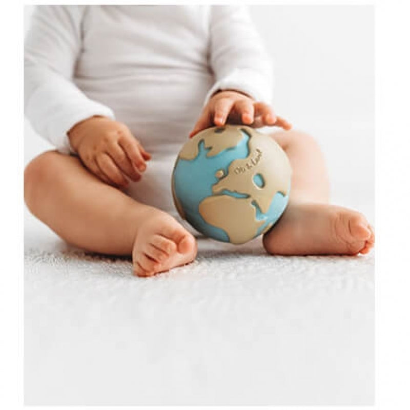 Oli&Carol Teether & Bath Toy - Earthy the World Ball