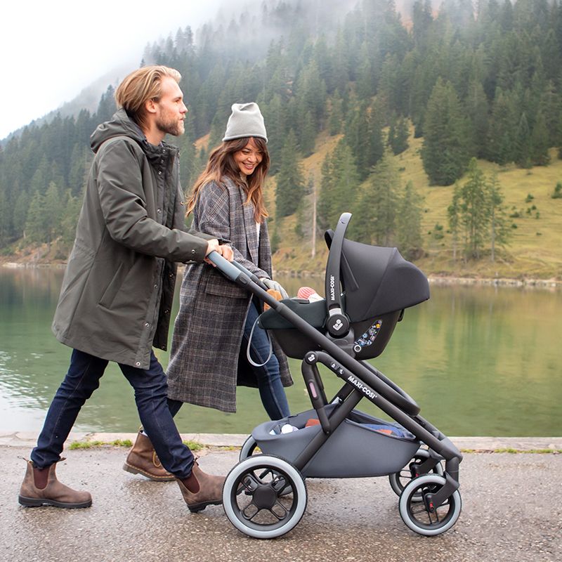 Maxi-Cosi CabrioFix i-Size Baby Car Seat (0-12 months) - Essential Graphite