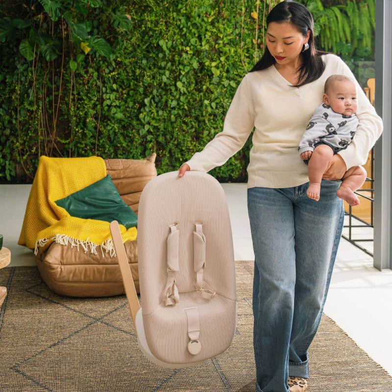 Stokke® Yoga™ 嬰兒搖椅與鞦韆 - 淺沙色
