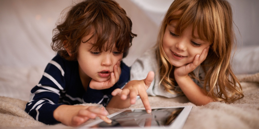 Tech-Savvy Parenting: Balancing Screen Time with Outdoor Play