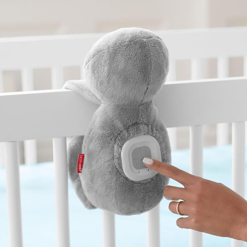 Skip Hop 哭聲啟動安撫玩具 - 樹懶