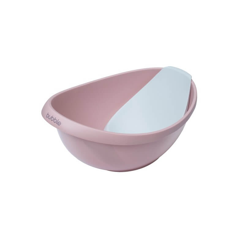 有新生兒支撐墊的泡泡浴