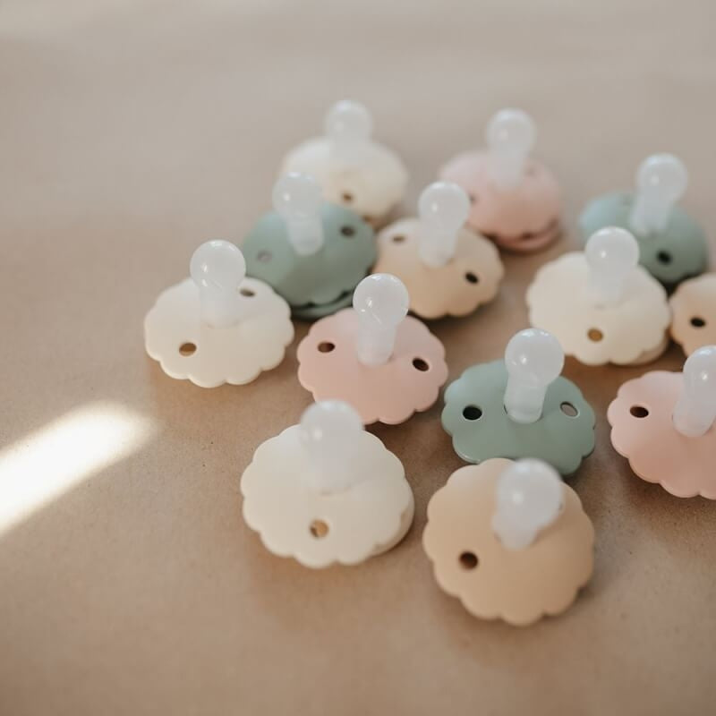 FRIGG Daisy Round Silicone Pacifier