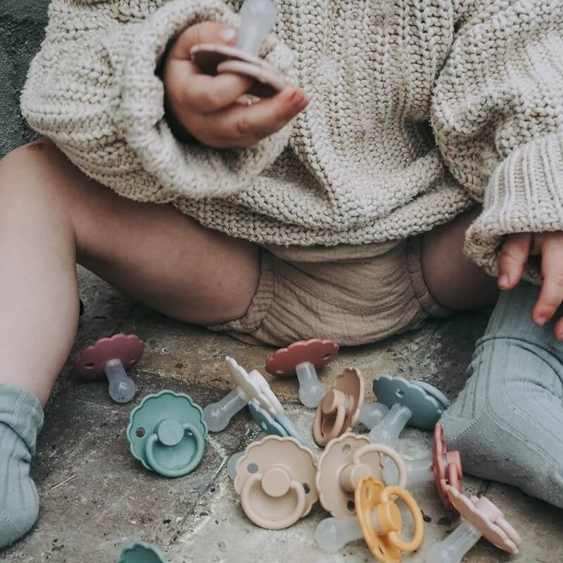 FRIGG Daisy Round Silicone Pacifier