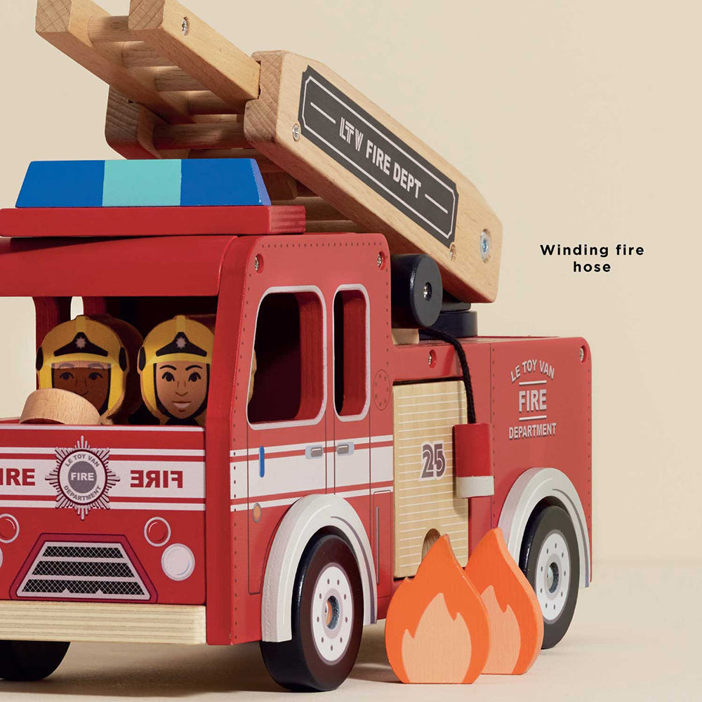 Le Toy Van Fire Engine & Firefighters (4) FSC 100%