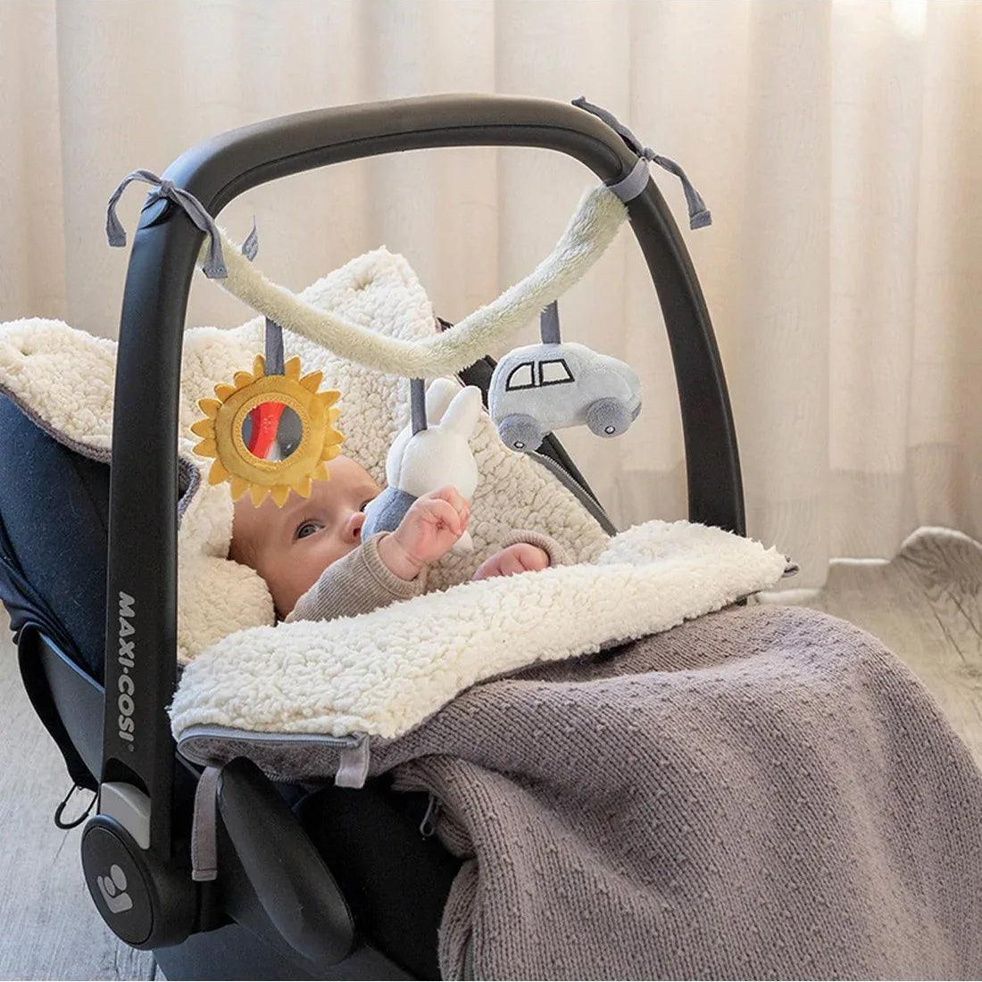 Tiamo Miffy Car seat toy Fluffy blue