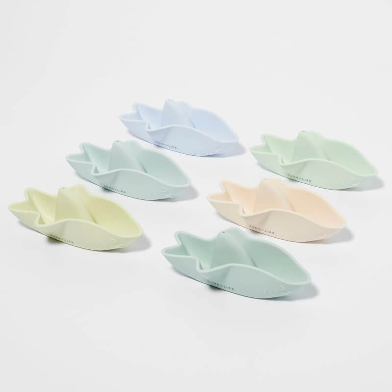 SUNNYLiFE Shark Boat Splash Toys - Apple Sorbet Multi