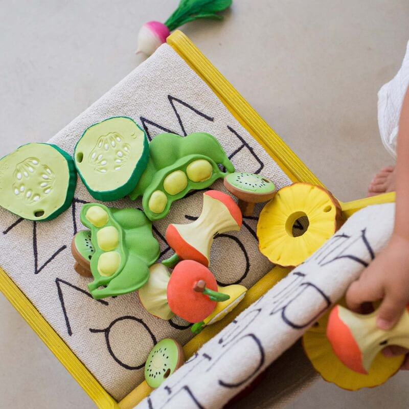 Oli&Carol Teether & Bath Toy - Fruits & Veggies - Keiko the Edamame