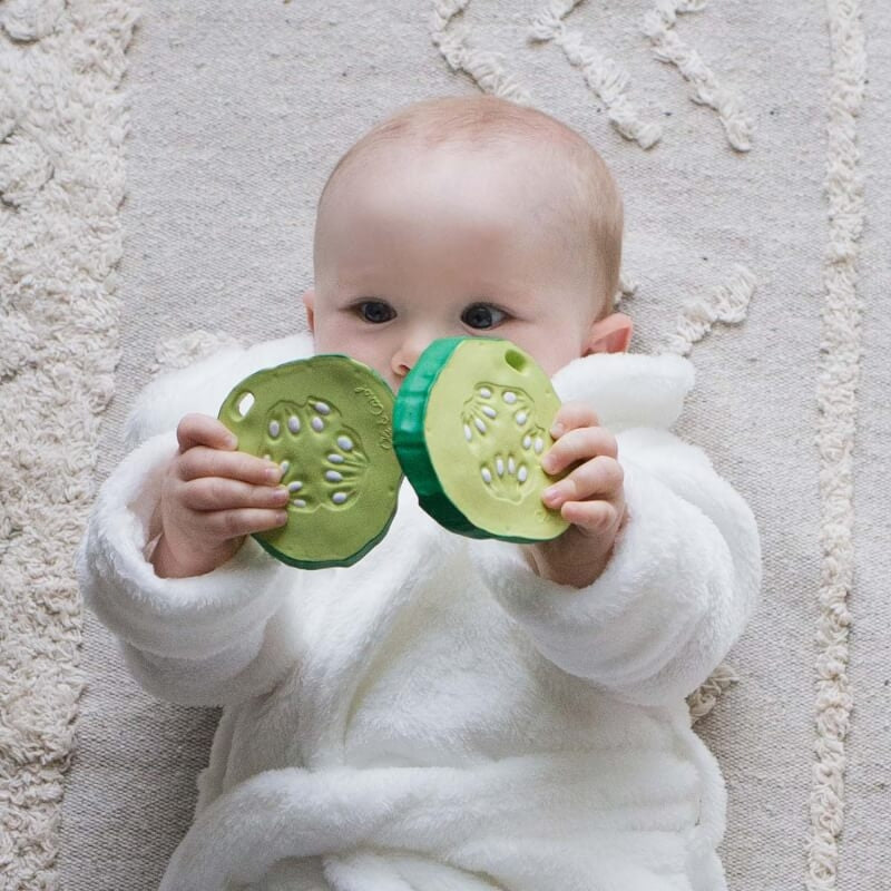 Oli&Carol Teether & Bath Toy - Fruits & Veggies - Pepino the Cucumber
