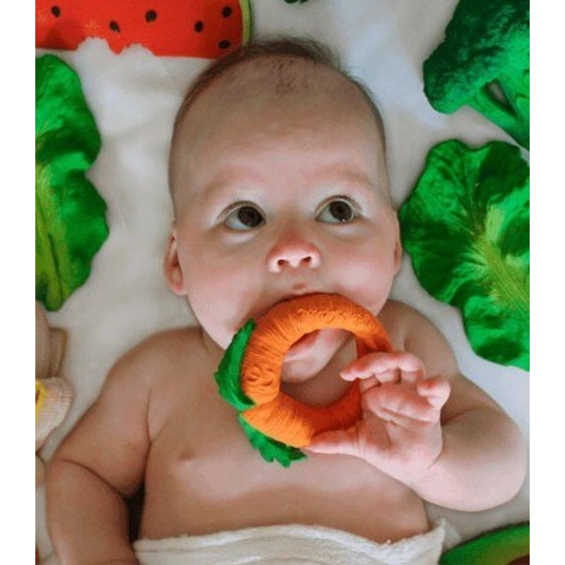 Oli&Carol Teether & Bath Toy - Fruits & Veggies - Cathy the Carrot